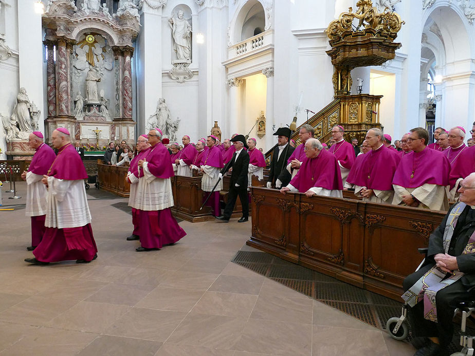 Abschlussvesper der Bischofskonferenz mit Austeilung des Bonifatiussegens (Foto: Karl-Franz Thiede)